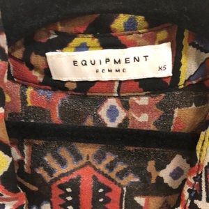 Equipment Tops - Equipment button down printed top in xs Equipment Tops - Equipment button down printed top in xs